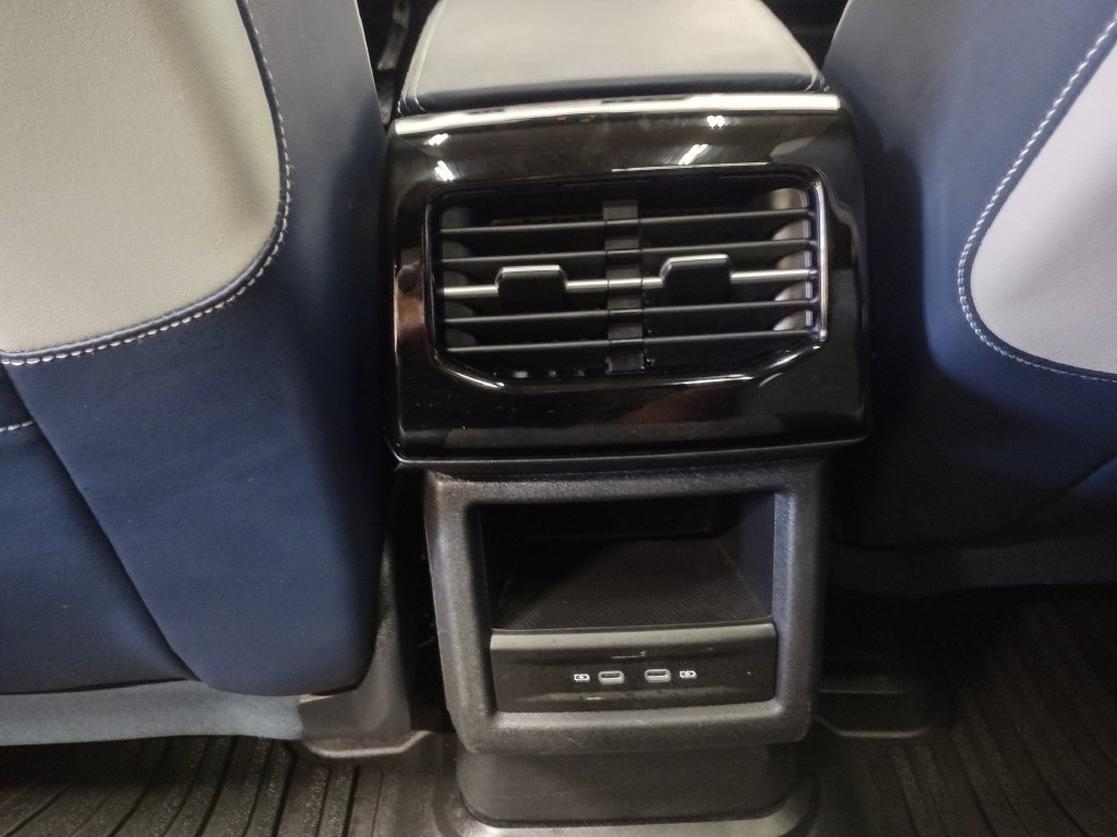Used 2023 Volkswagen ID.4 Pro S AWD/4WD image 34