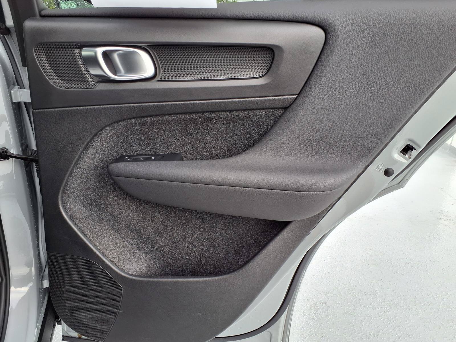 Certified 2025 Volvo XC40 B5 Ultra AWD/4WD image 14