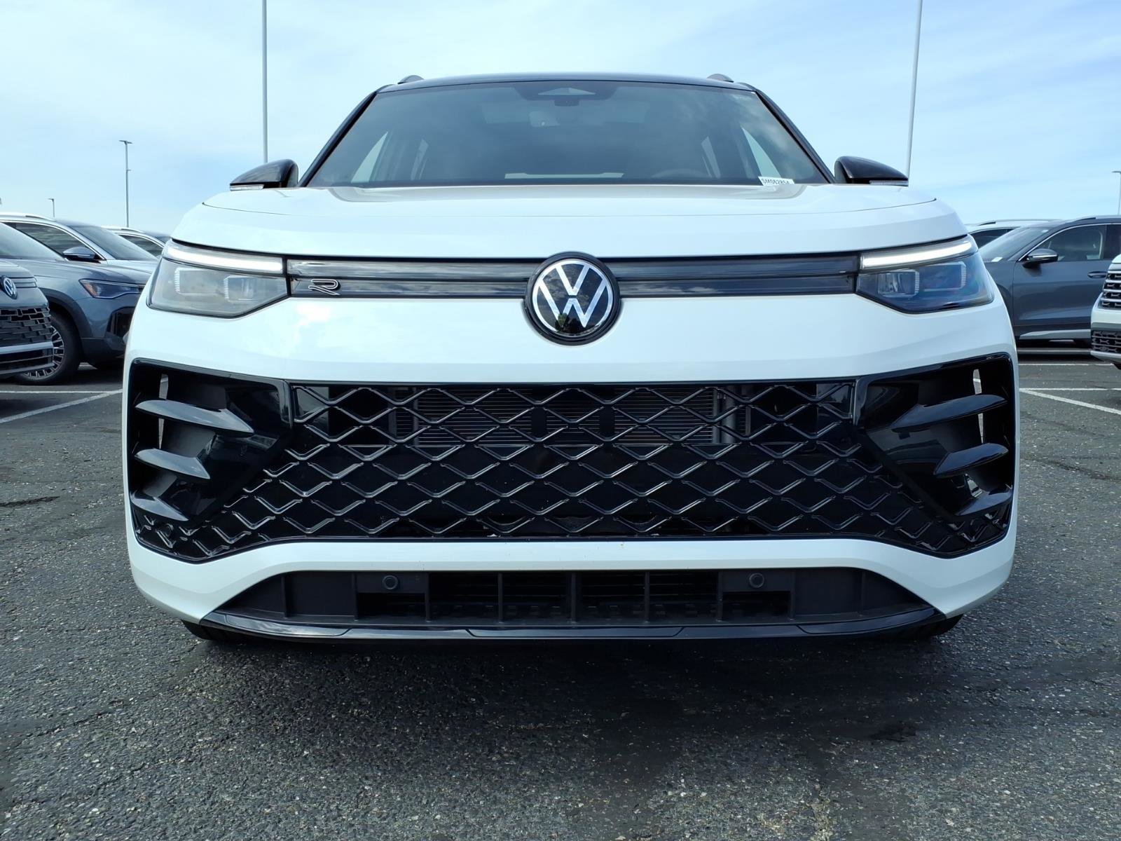 New 2026 Volkswagen Tiguan SE R-Line image 2