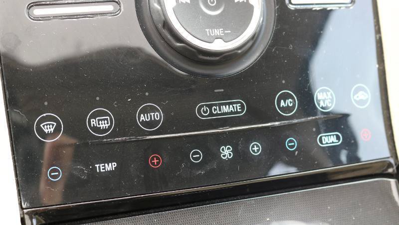 Used 2019 Ford Taurus Limited FWD image 16