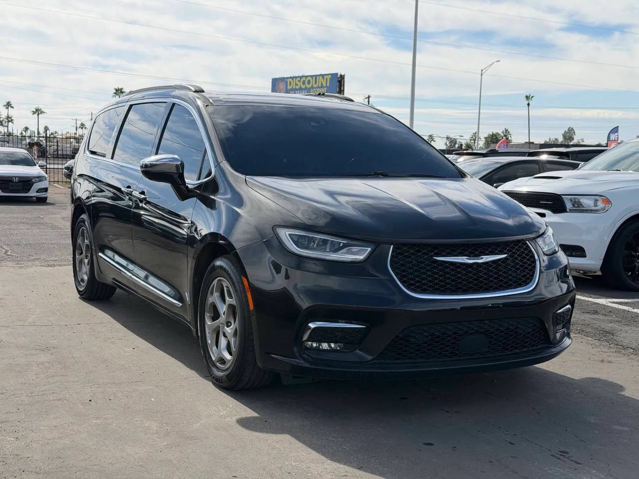 Used 2022 Chrysler Pacifica Limited FWD image 10
