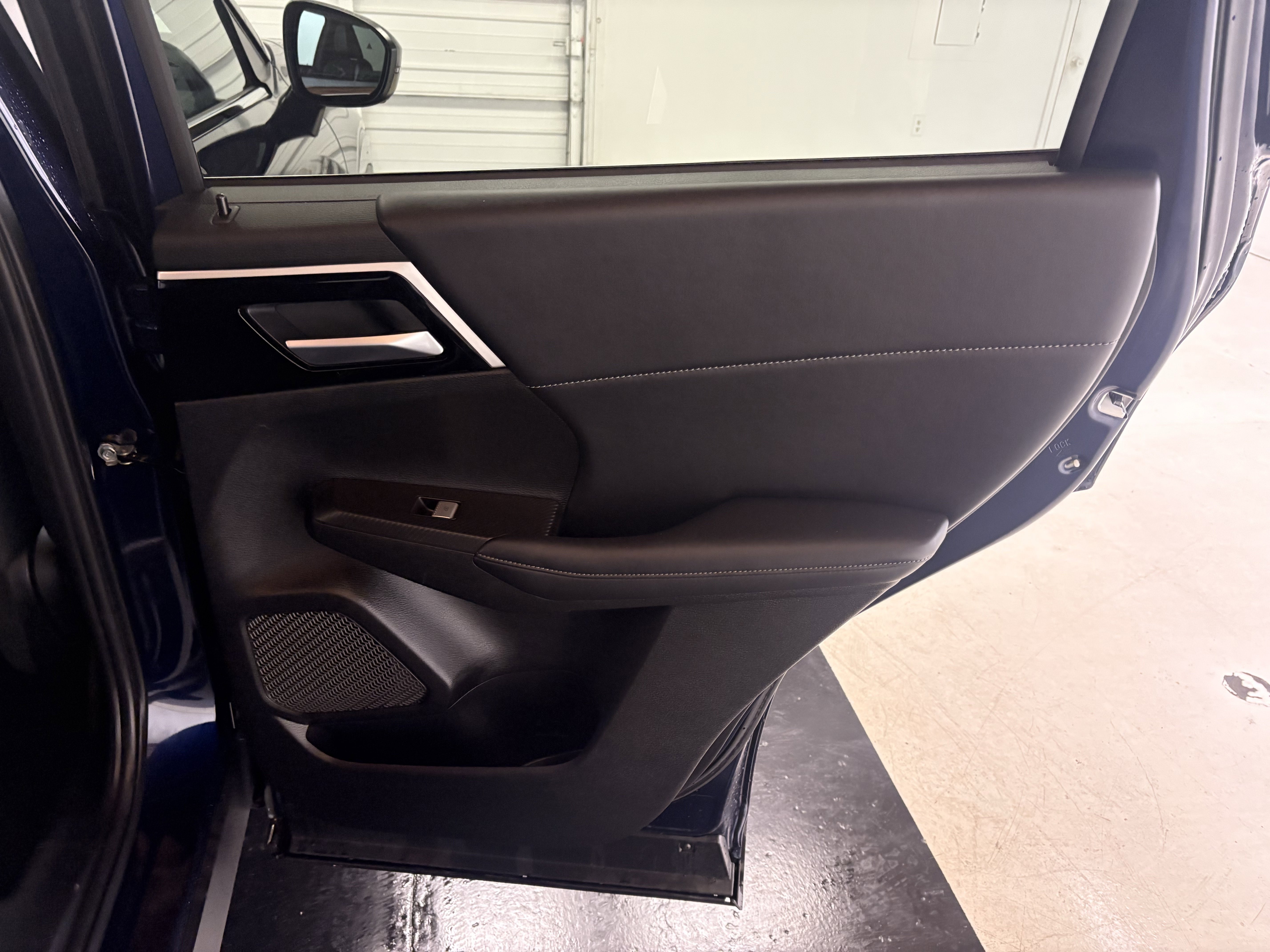 Used 2024 Mitsubishi Outlander SE Black Edition image 40