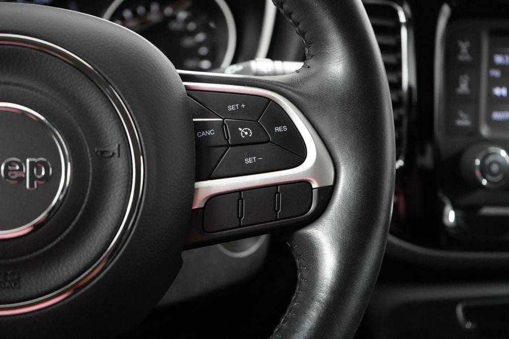 Used 2018 Jeep Compass Latitude FWD image 14