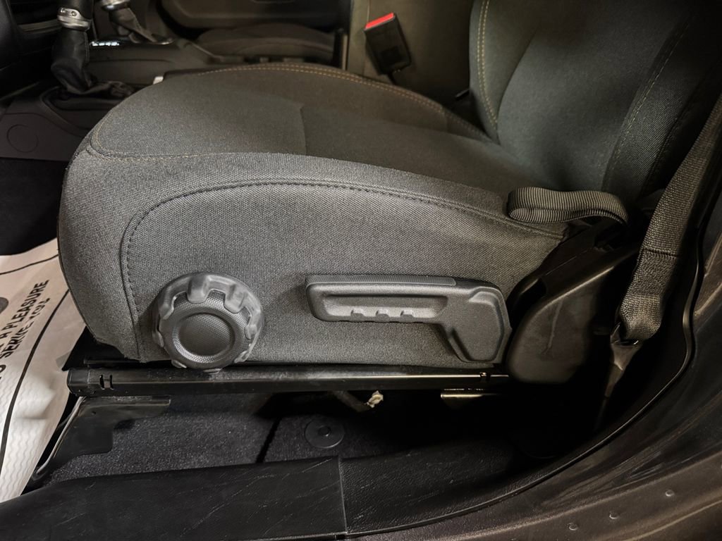 Used 2025 Jeep Wrangler Unlimited Sahara image 13