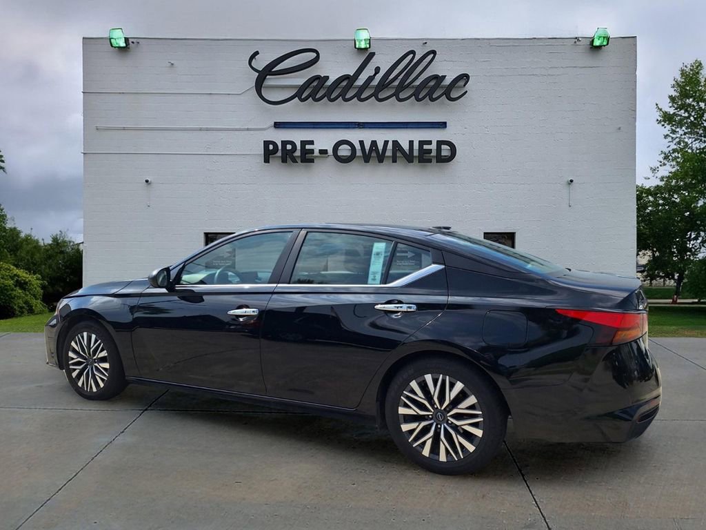 Used 2024 Nissan Altima 2.5 SV FWD image 5