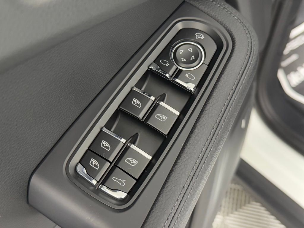 New 2026 Porsche Macan image 26