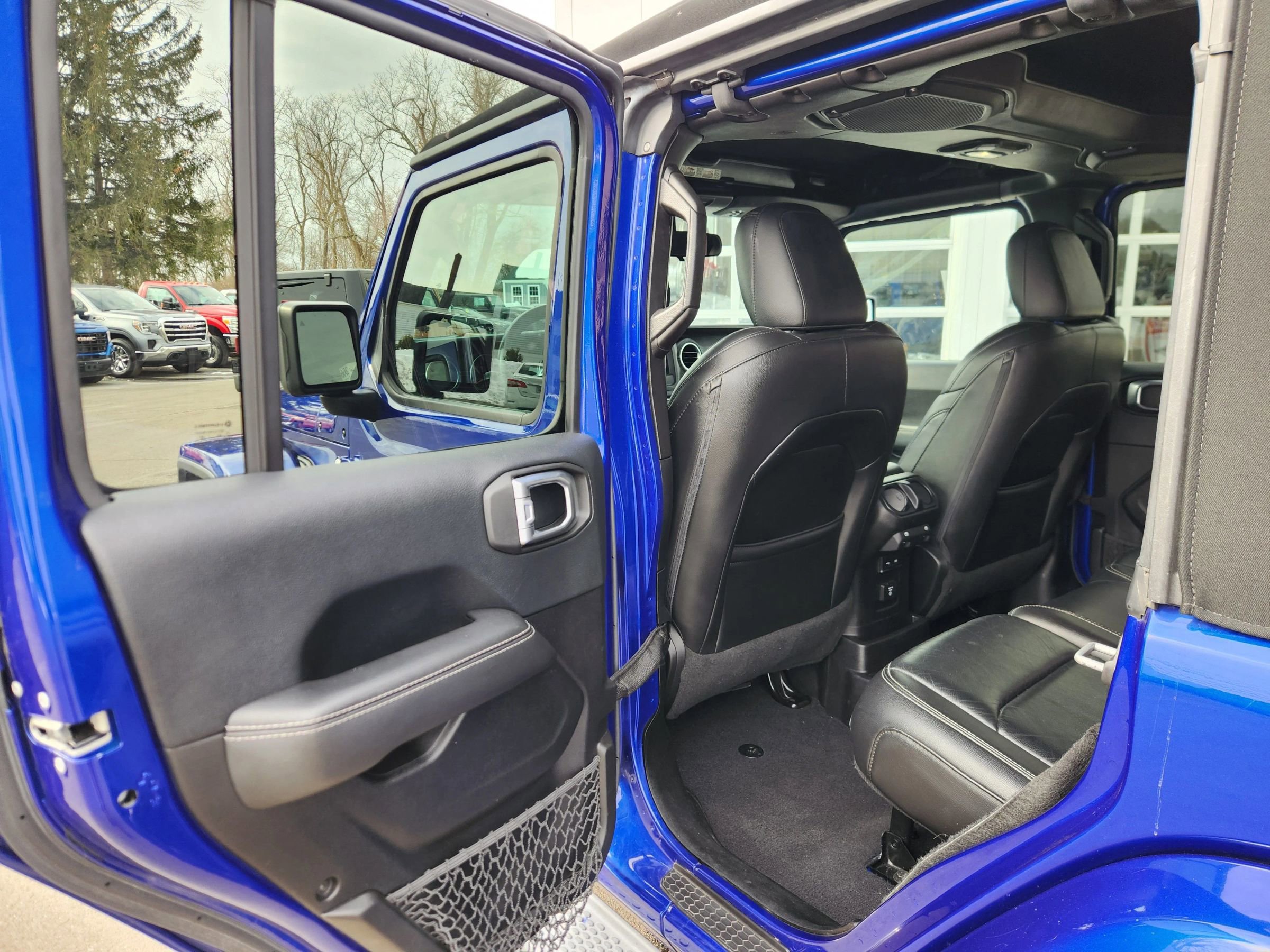 Used 2018 Jeep Wrangler Unlimited Sahara w/ Dual Top Group image 39