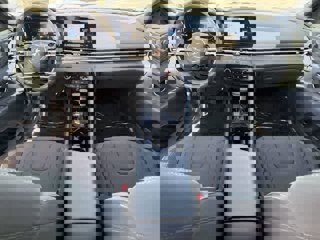 Certified 2025 Hyundai Elantra SEL image 12