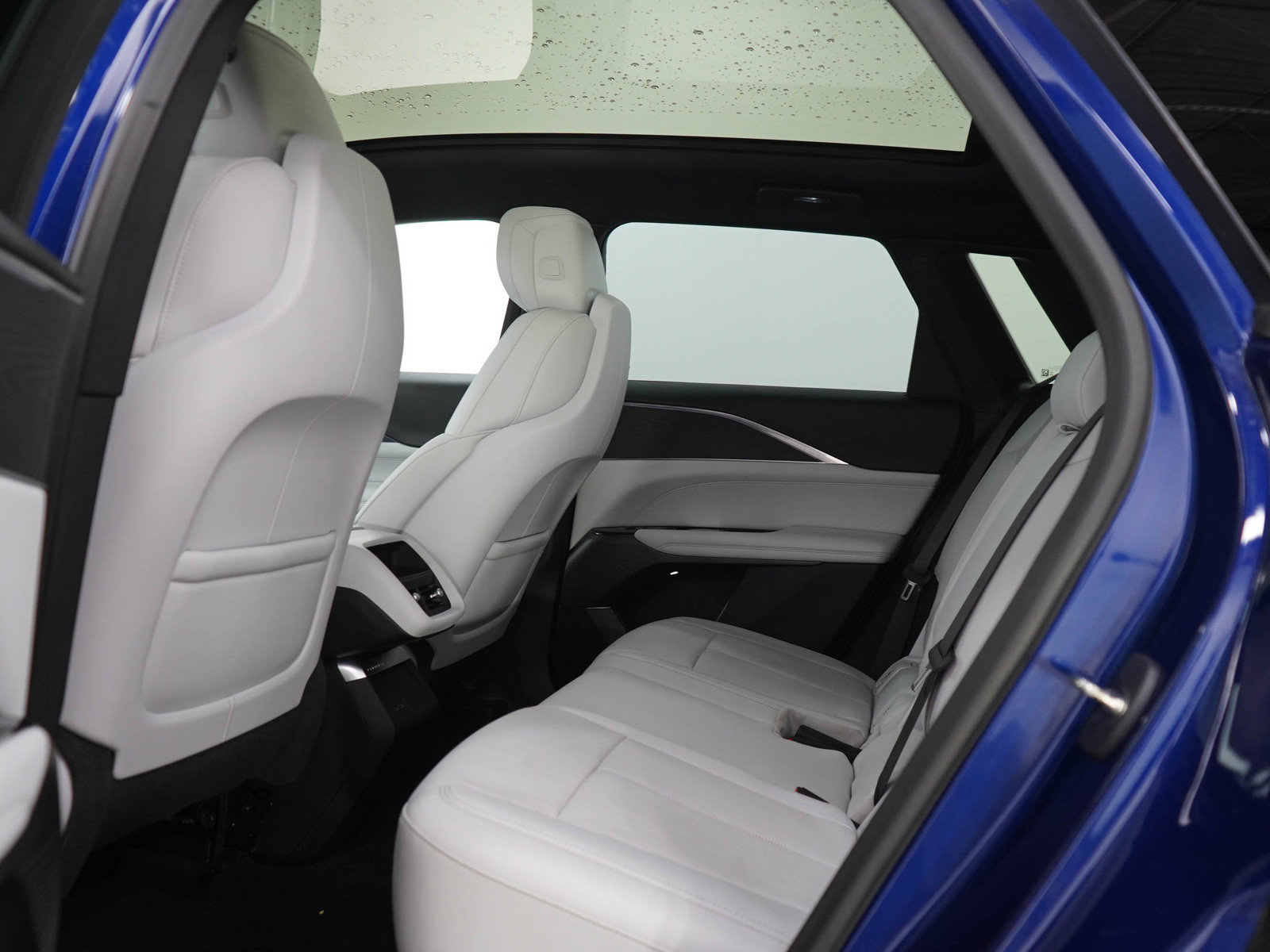 Used 2024 Cadillac Lyriq Sport w/ LPO, Floor Liner Package AWD/4WD image 17