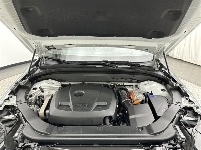 Used 2018 Volvo XC60 T8 R-Design w/ Convenience Package image 26