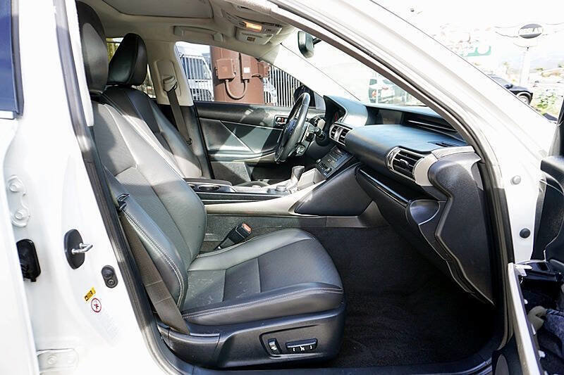 Used 2016 Lexus IS 200t RWD image 13