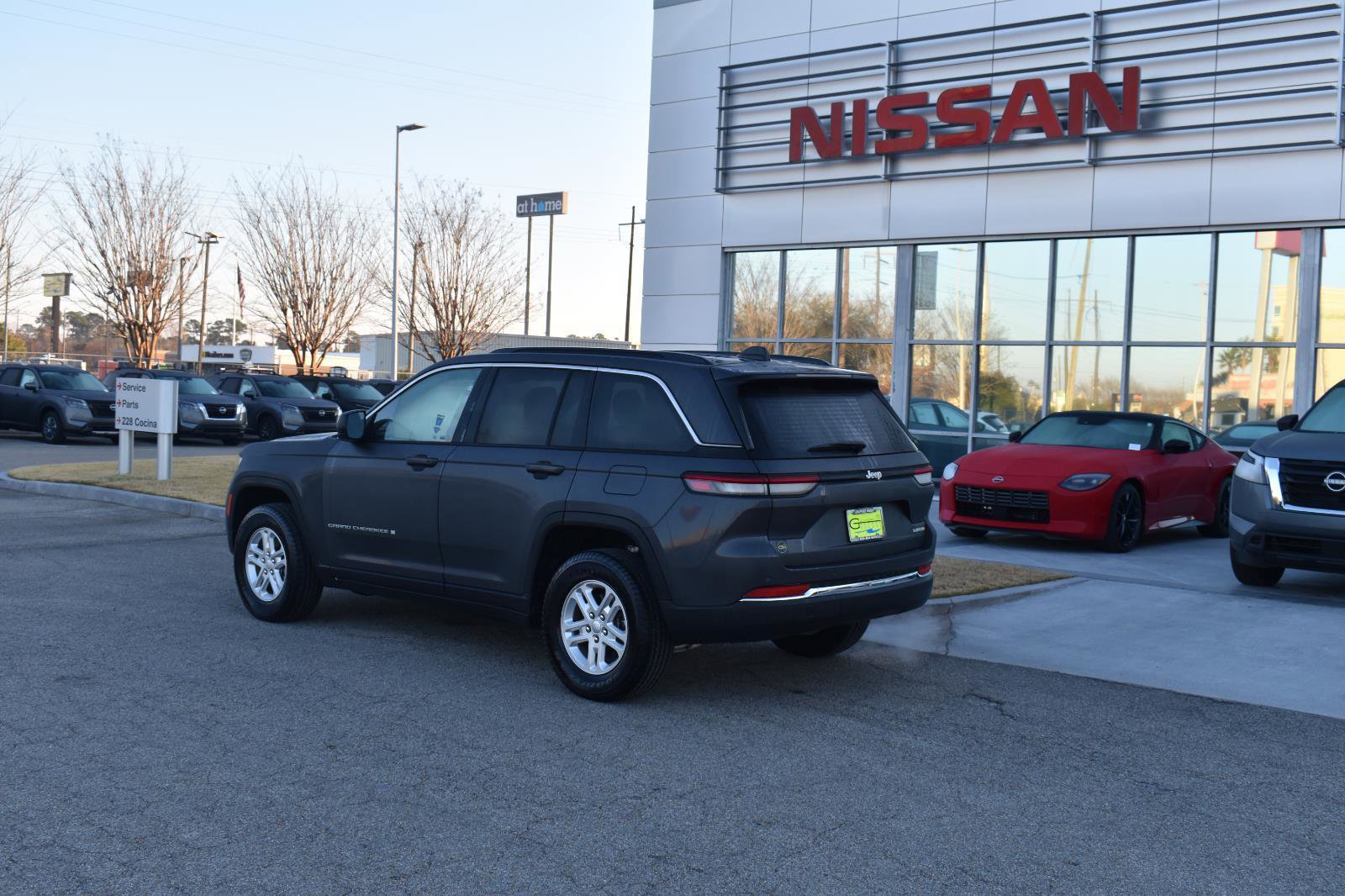 Used 2024 Jeep Grand Cherokee Laredo w/ Trailer Tow Package image 6