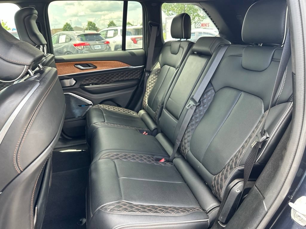 Used 2023 Jeep Grand Cherokee Summit AWD/4WD image 15