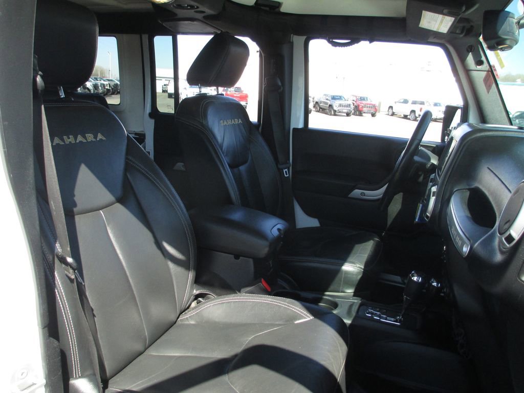 Used 2016 Jeep Wrangler Unlimited Sahara w/ Connectivity Group image 17