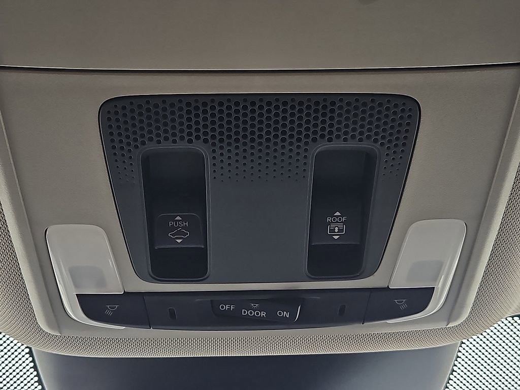 Used 2025 Honda Pilot Elite image 26