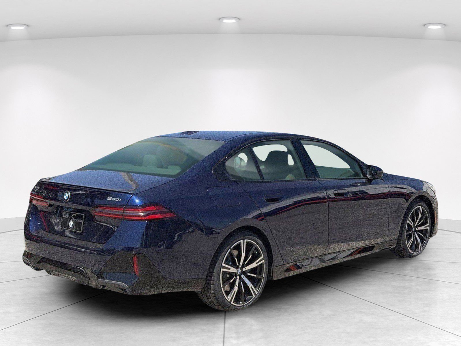 New 2026 BMW 530i xDrive w/ M Sport Package AWD/4WD image 4