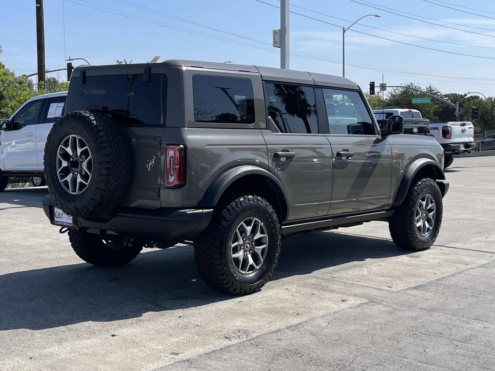 Used 2025 Ford Bronco Badlands AWD/4WD image 3