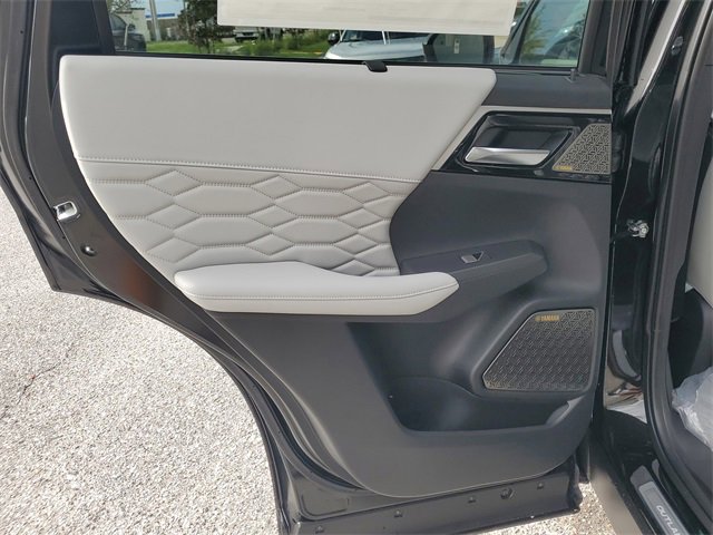 New 2025 Mitsubishi Outlander AWD image 12