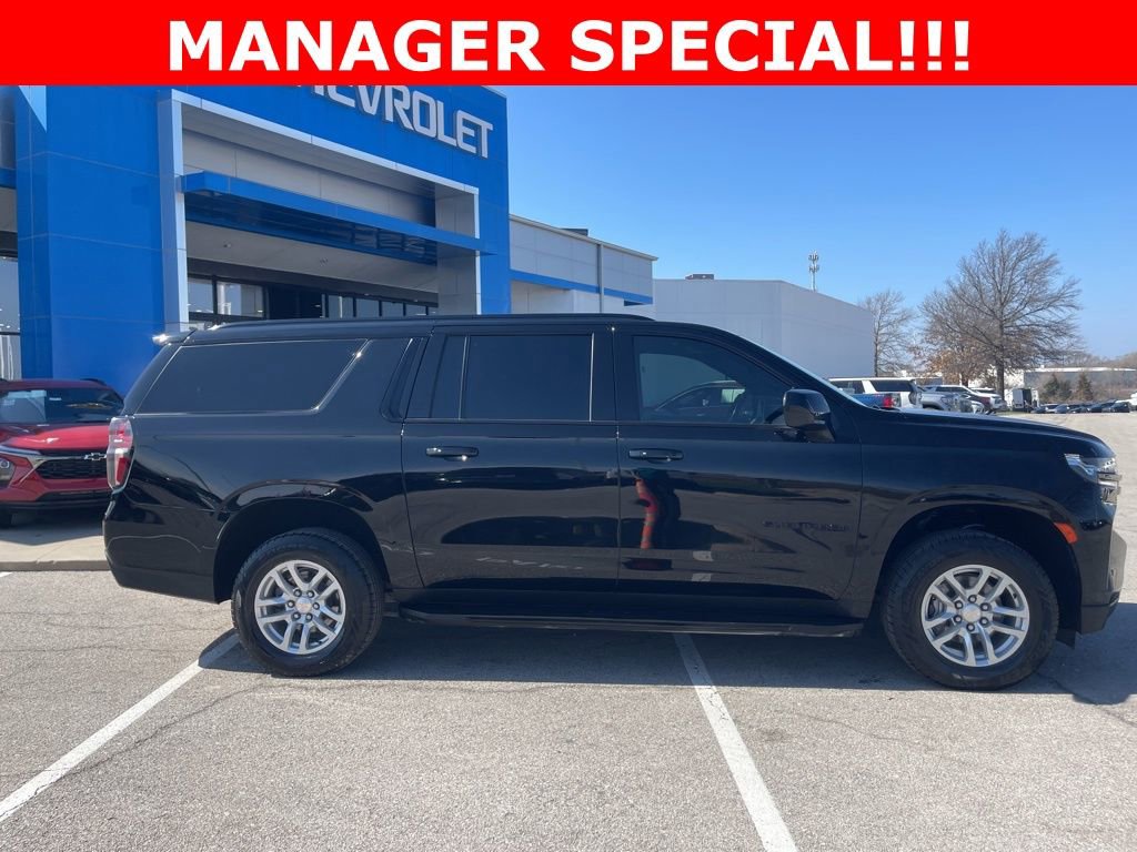 Used 2022 Chevrolet Suburban RST AWD/4WD image 2