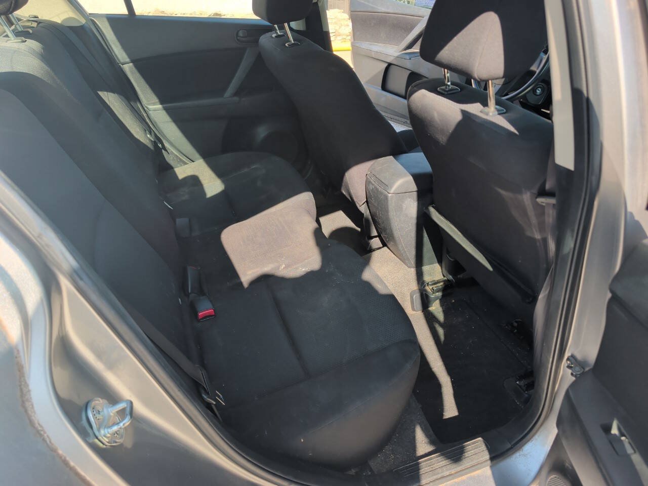 Used 2011 MAZDA MAZDA3 i Sport FWD image 17