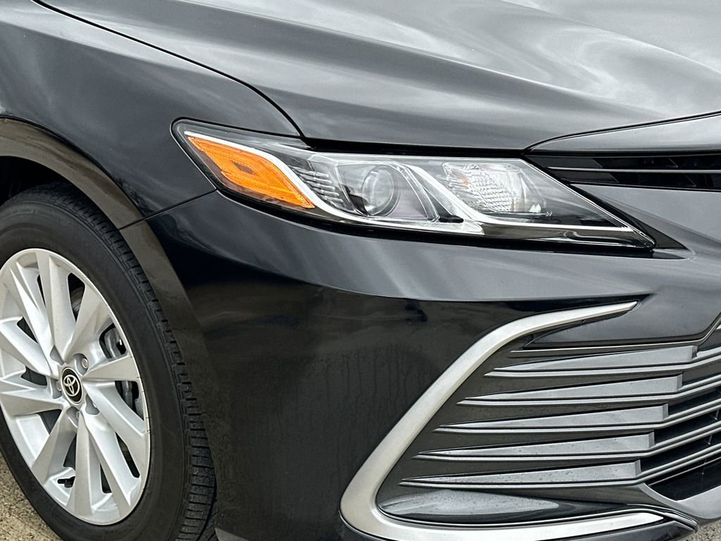 Used 2024 Toyota Camry LE image 6
