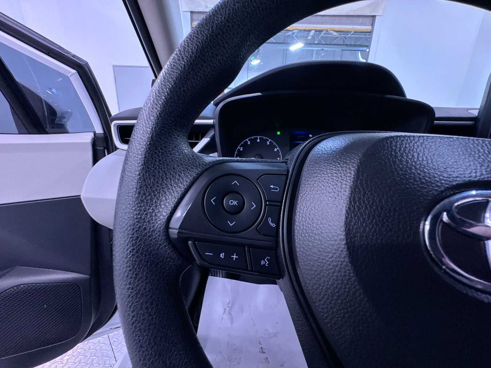 Used 2025 Toyota Corolla LE FWD image 20