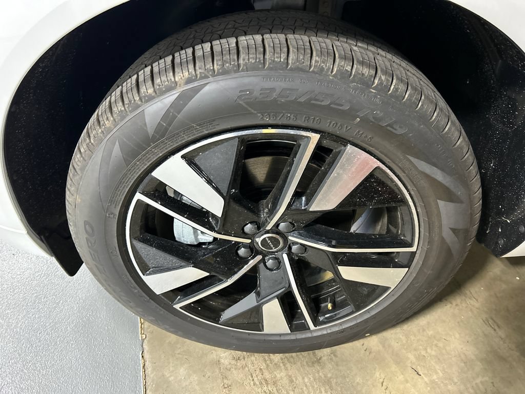 New 2026 Volvo XC60 B5 Plus w/ Protection Package Premier AWD/4WD image 8