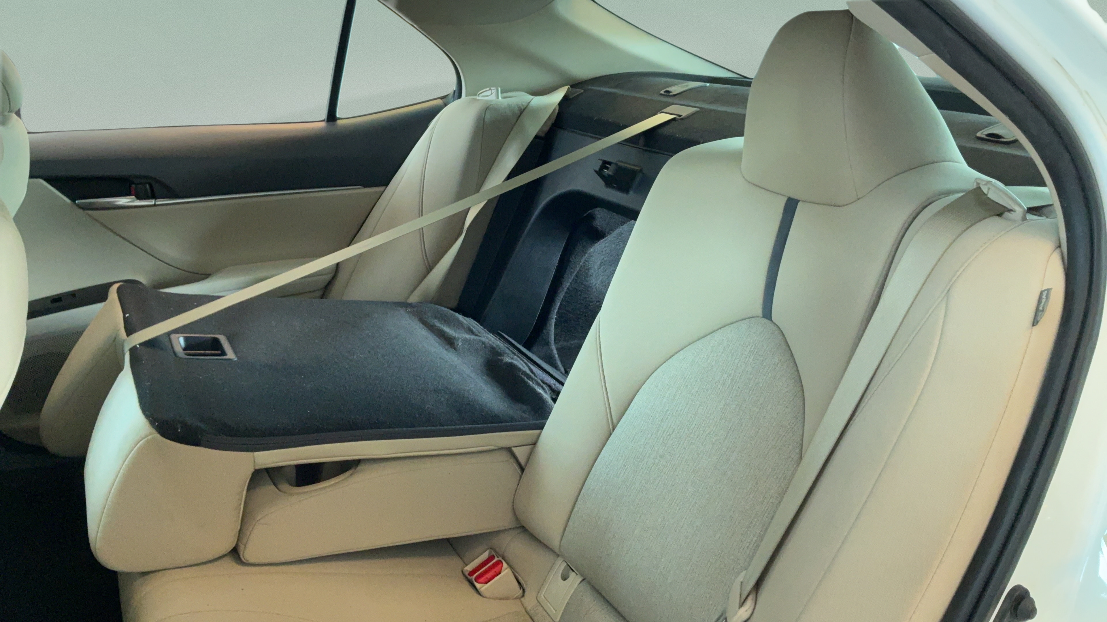 Used 2024 Toyota Camry LE w/ Convenience Package FWD image 32