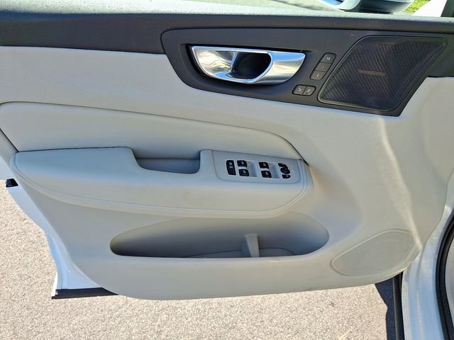 Used 2023 Volvo XC60 B6 Ultimate image 9