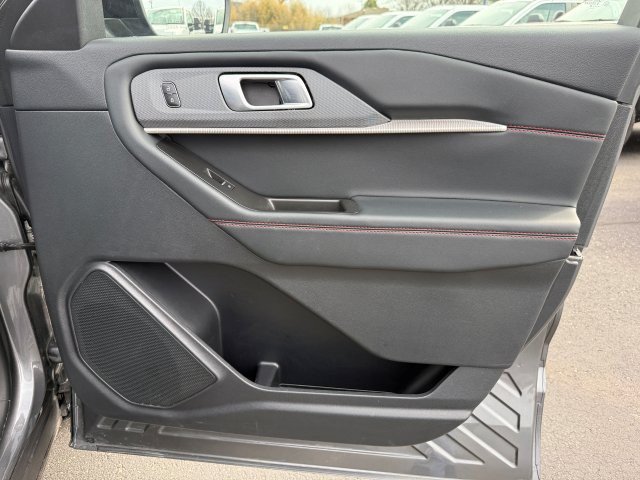 Used 2025 Ford Explorer ST-Line w/ ST-Line Street Pack AWD/4WD image 25