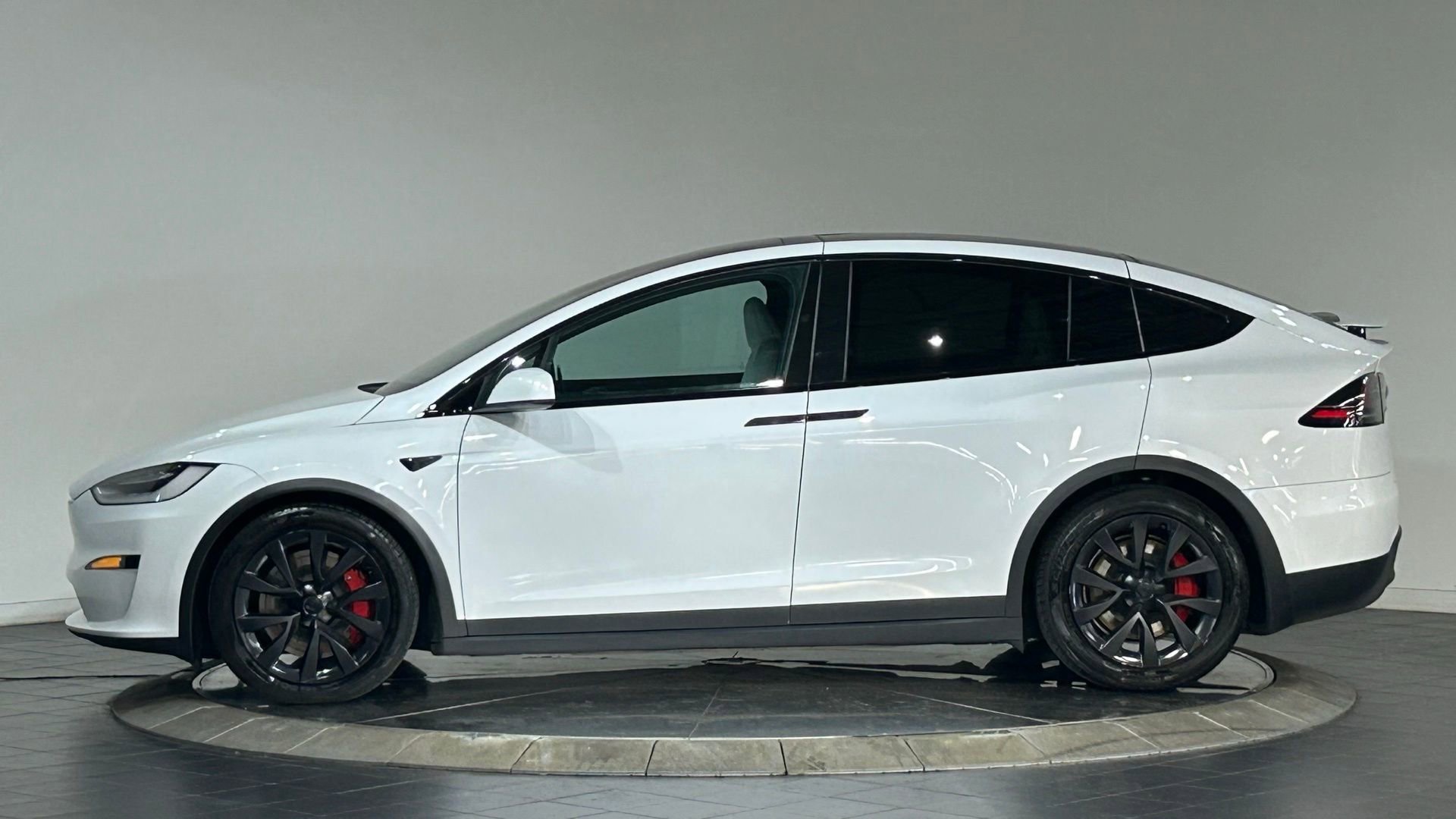 Used 2023 Tesla Model X Plaid image 7