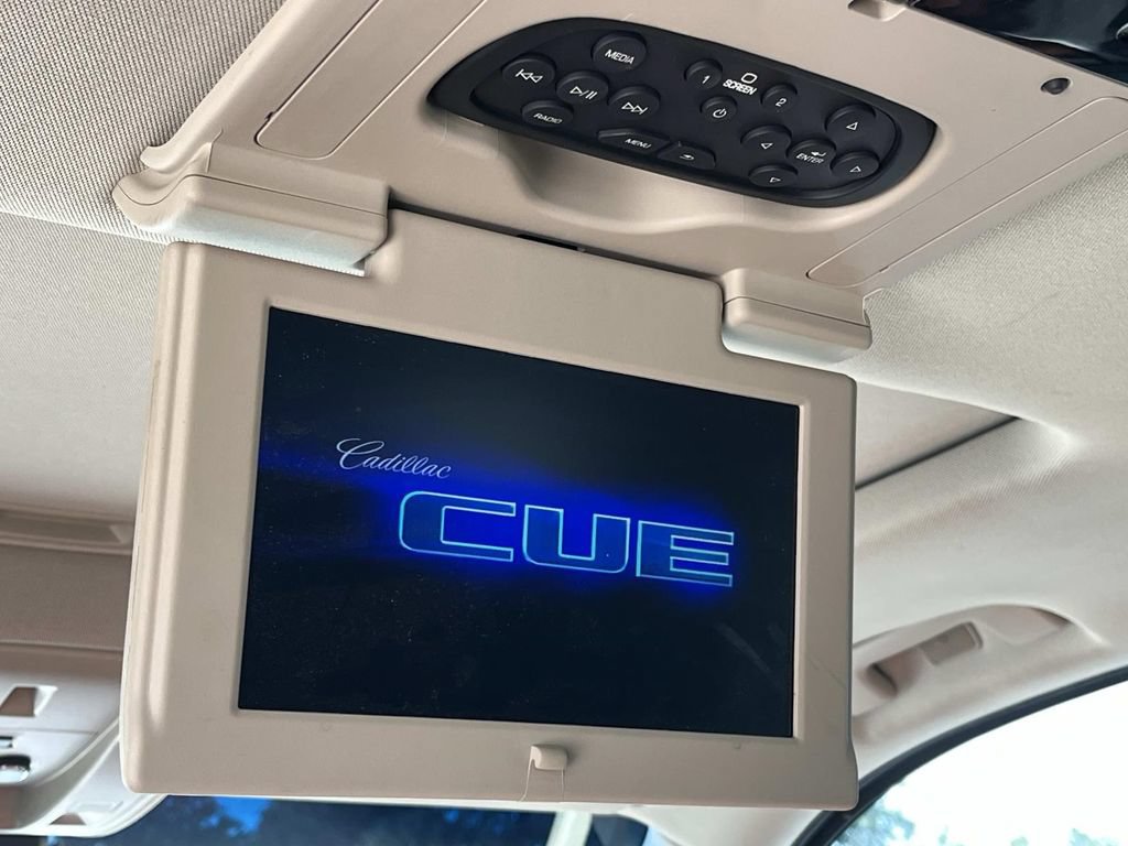Used 2017 Cadillac Escalade Premium Luxury RWD image 16