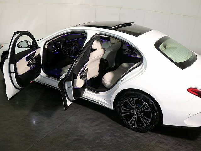 Used 2024 Mercedes-Benz E 350 4MATIC Sedan image 5