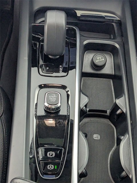 Used 2025 Volvo XC60 B5 Plus image 24