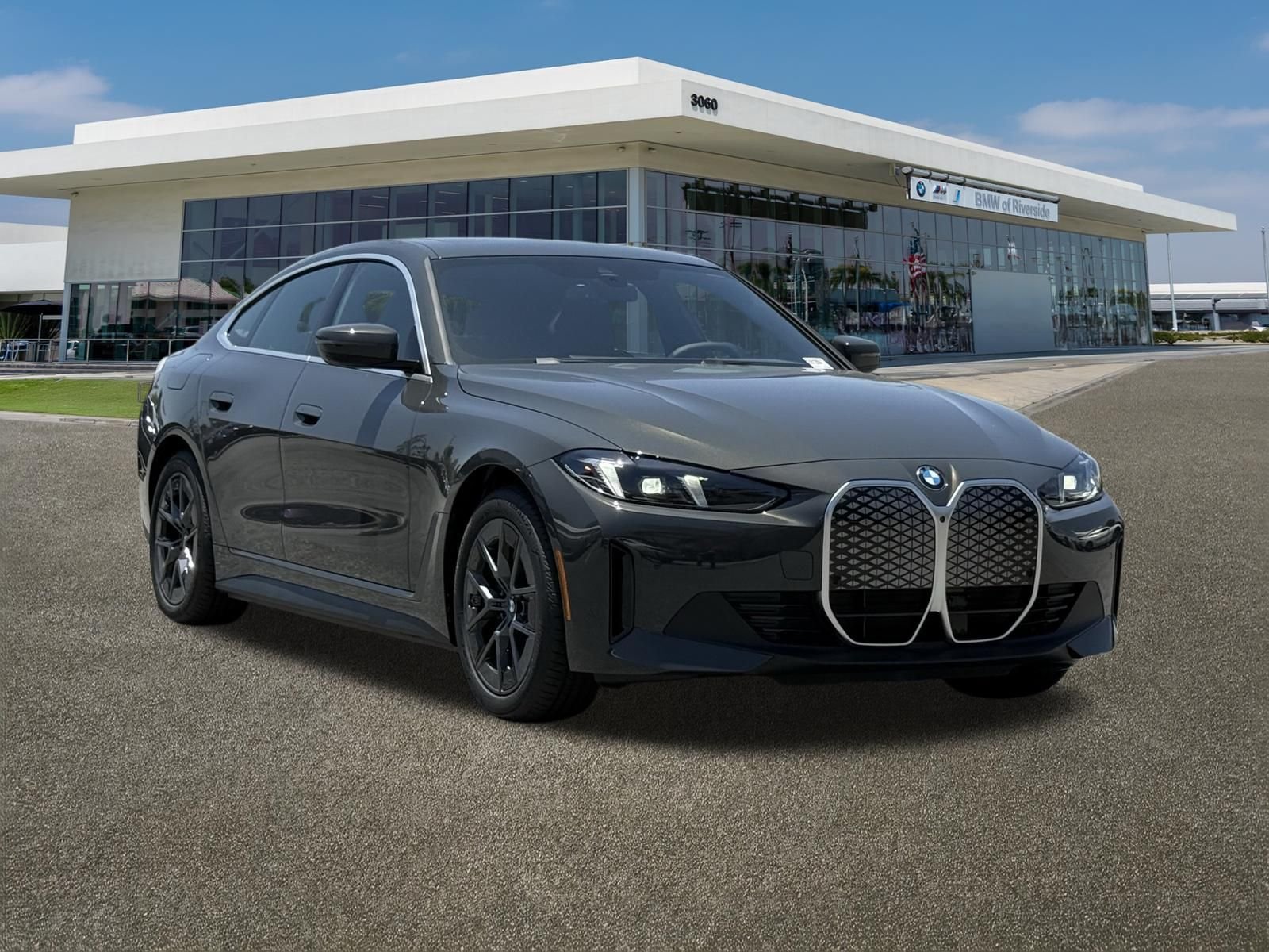New 2026 BMW i4 eDrive40 w/ Parking Assistance Package RWD image 2