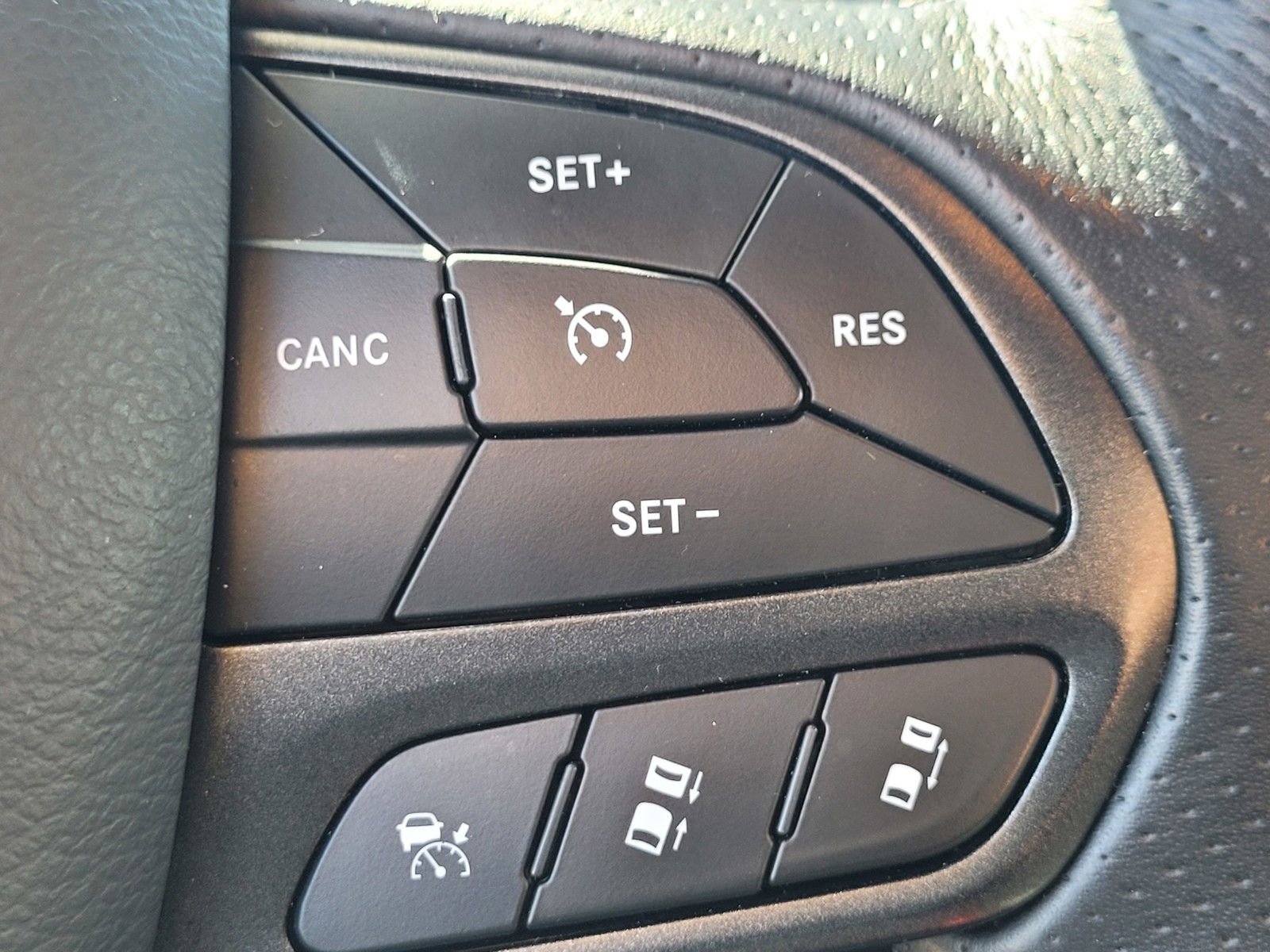 Used 2025 Dodge Durango GT AWD/4WD image 25