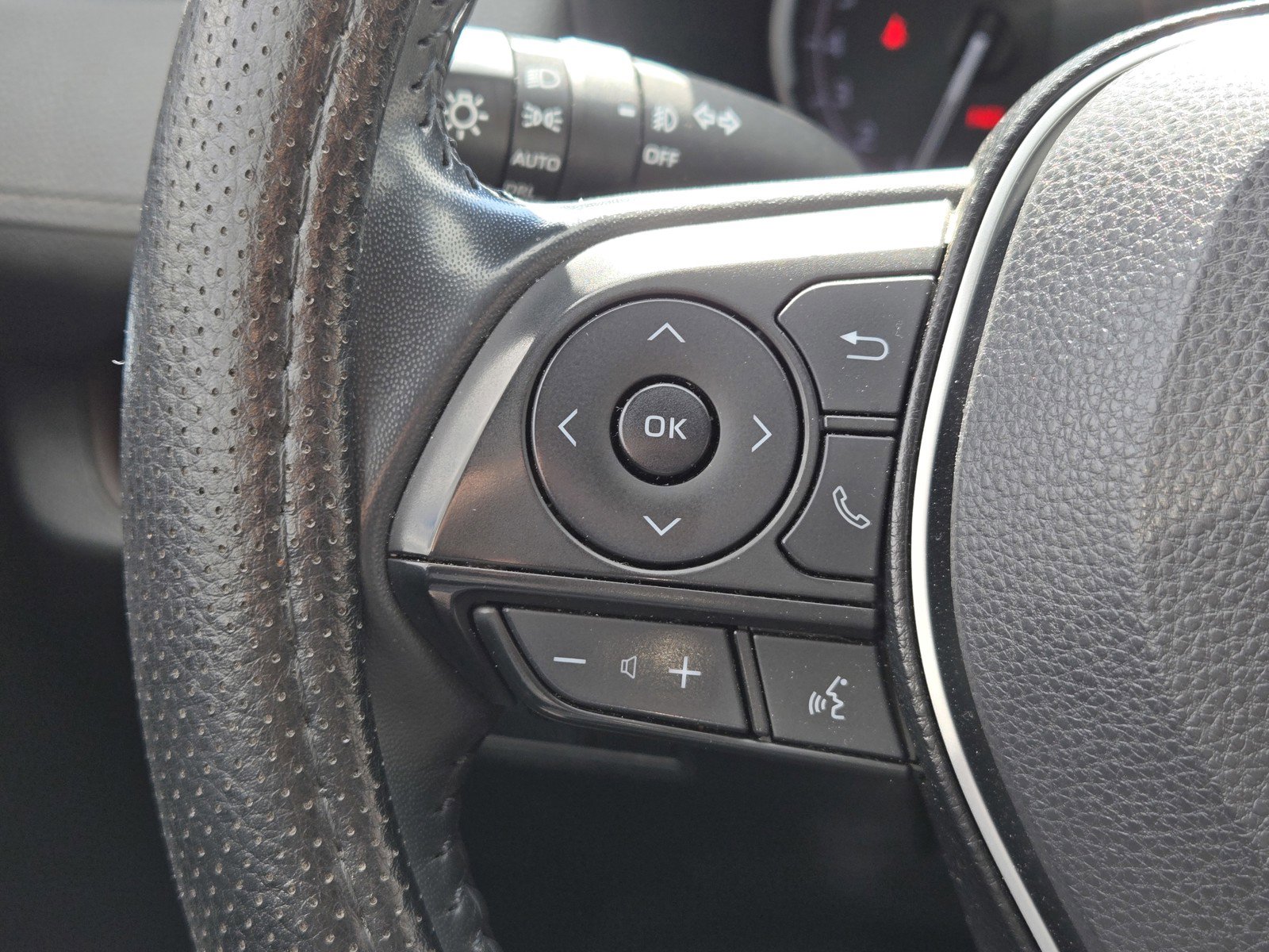 Used 2019 Toyota RAV4 Limited image 27