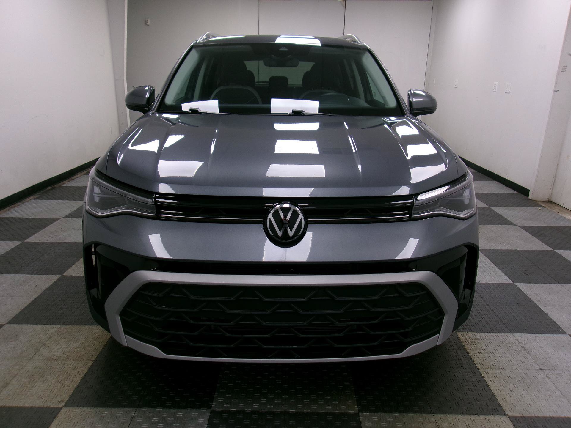 Used 2025 Volkswagen Taos SE AWD/4WD image 17