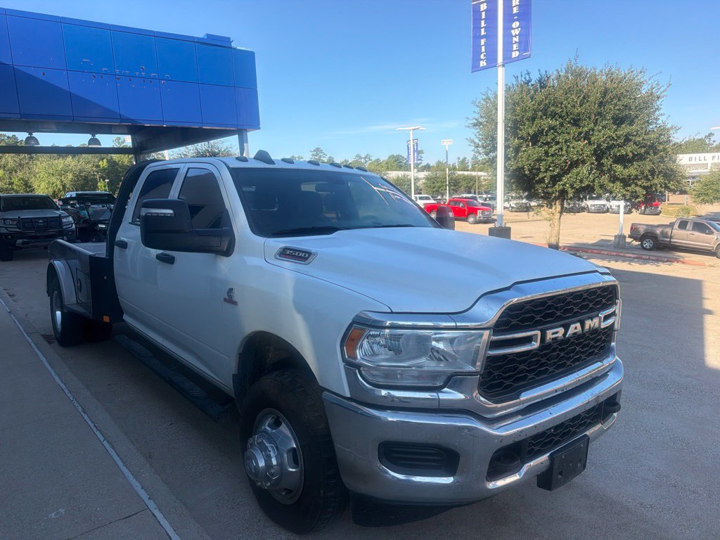 Used 2024 RAM 3500 Tradesman w/ Chrome Appearance Group AWD/4WD image 4