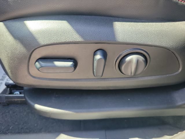Used 2024 Chevrolet Equinox RS w/ RS Leather Package FWD image 18