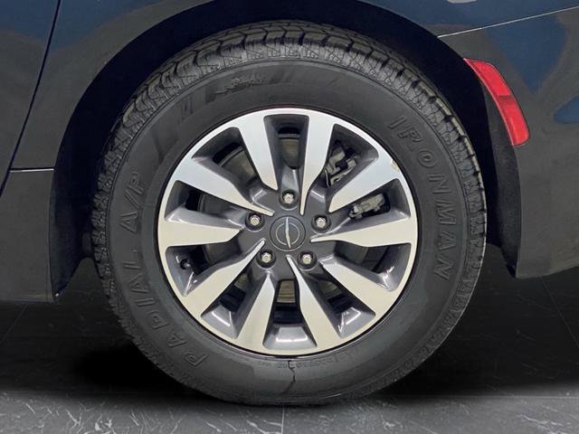Used 2022 Chrysler Pacifica Limited FWD image 40