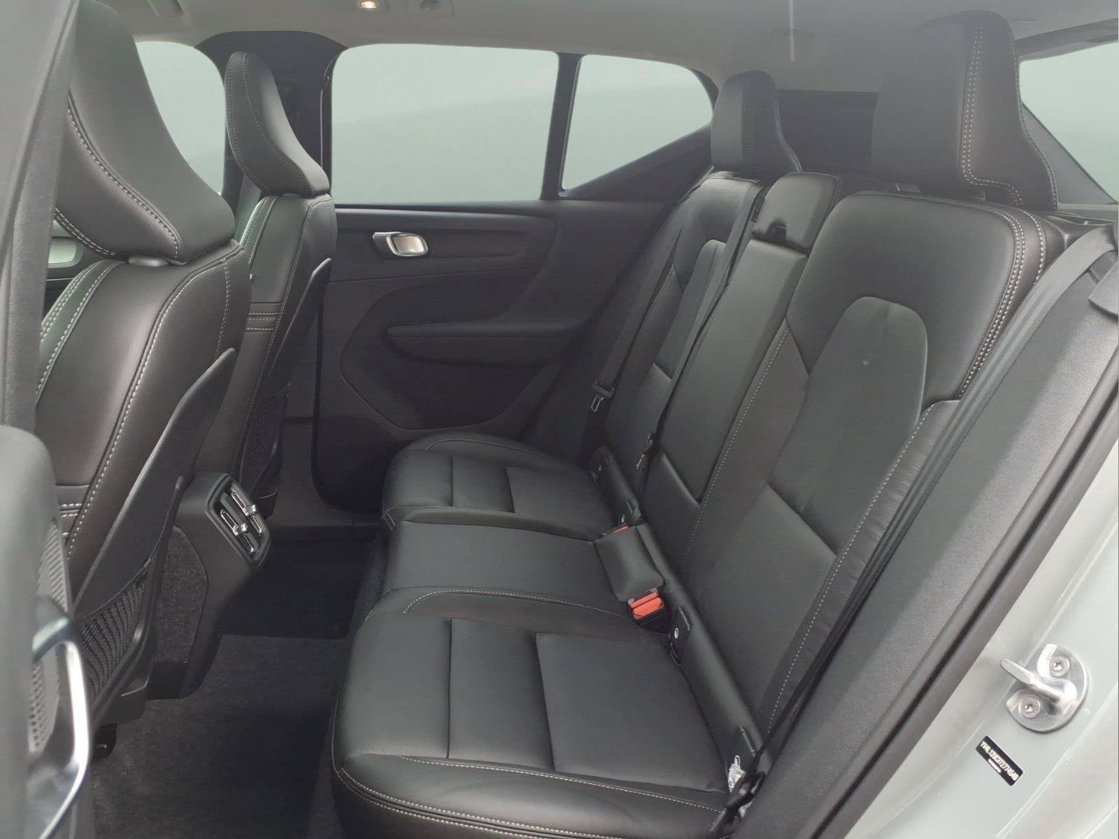 New 2026 Volvo XC40 B5 Plus w/ Climate Package AWD/4WD image 16