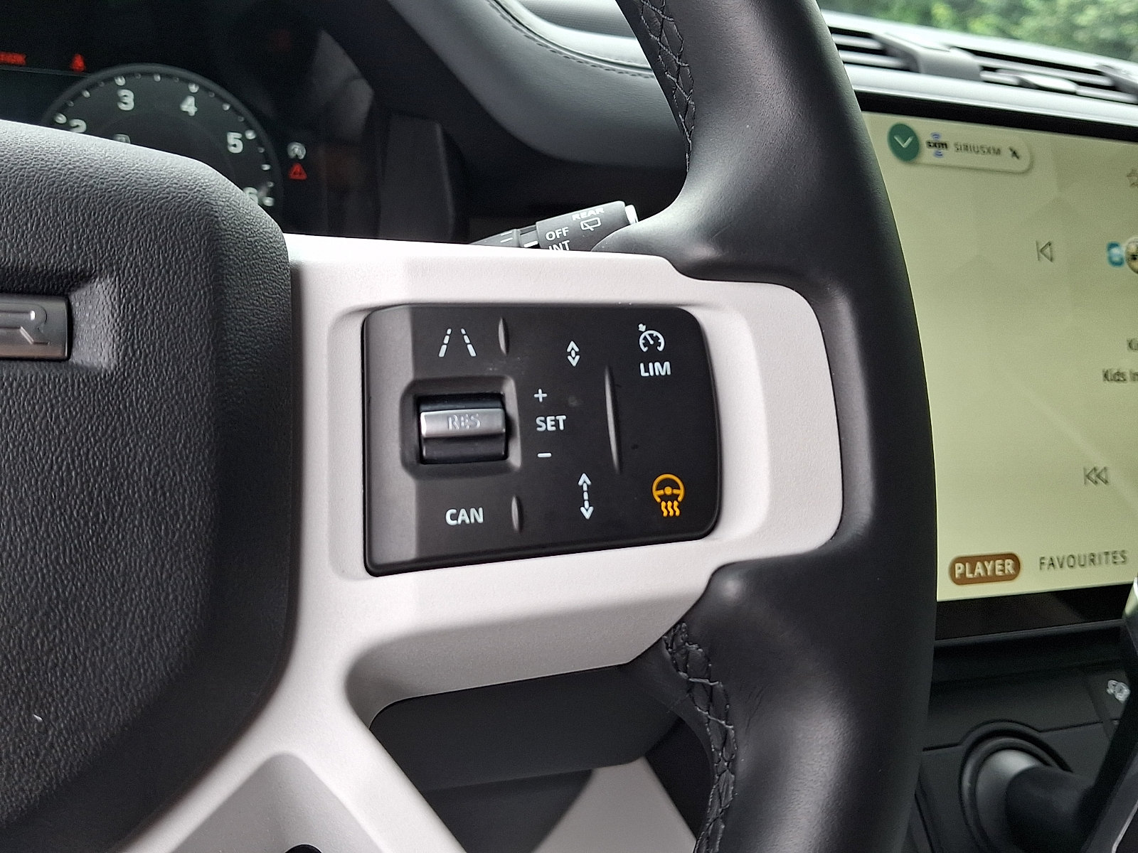 Used 2026 Land Rover Defender 110 X-Dynamic SE AWD/4WD image 22
