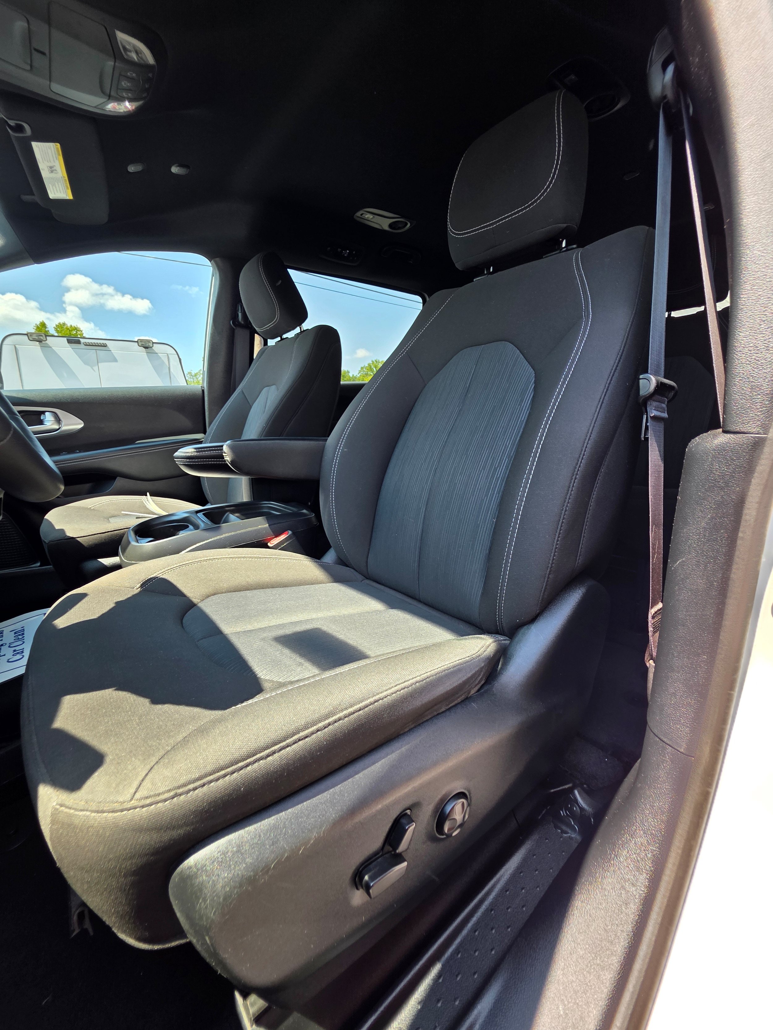 Used 2024 Chrysler Pacifica Touring FWD image 19