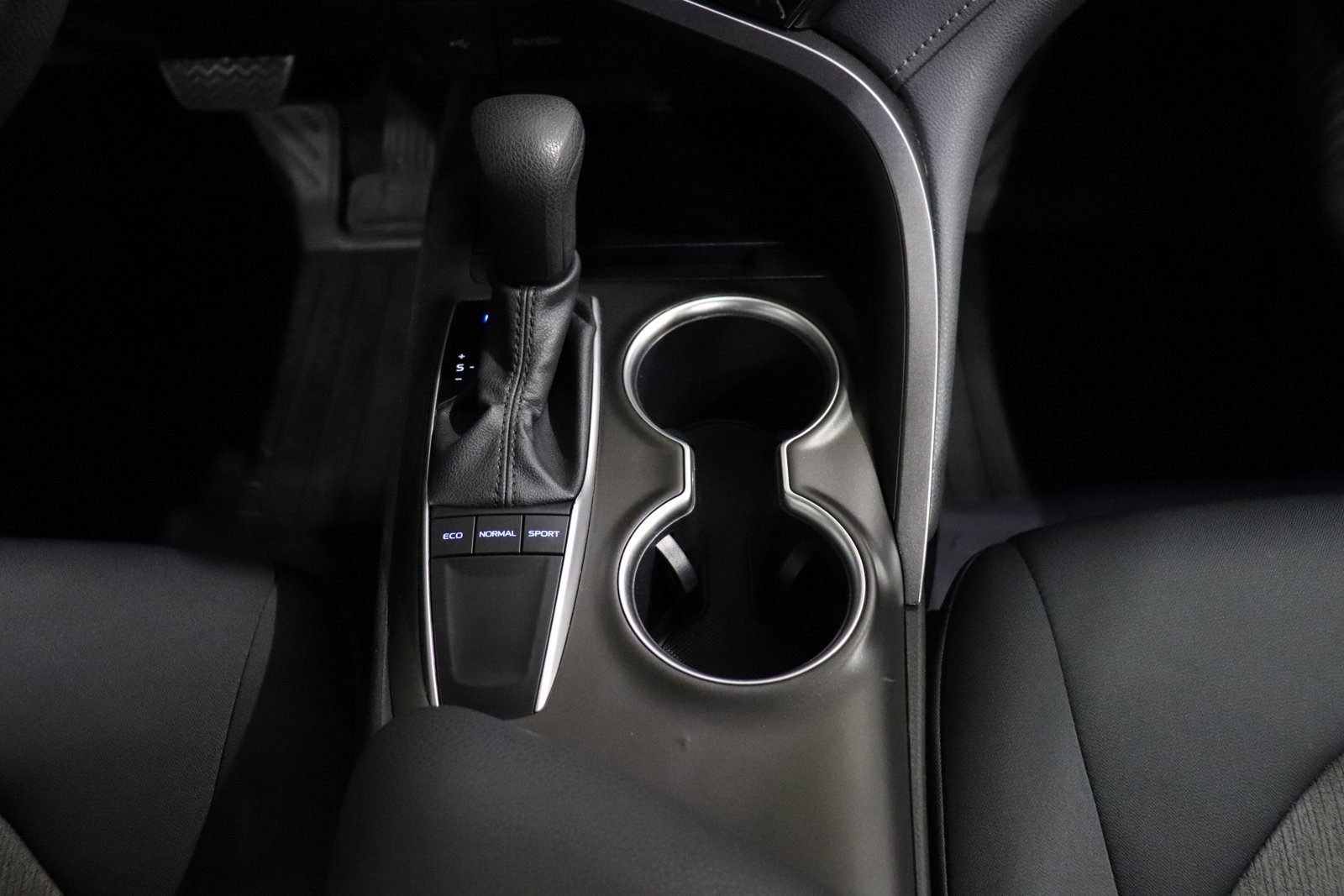 Used 2022 Toyota Camry LE image 30