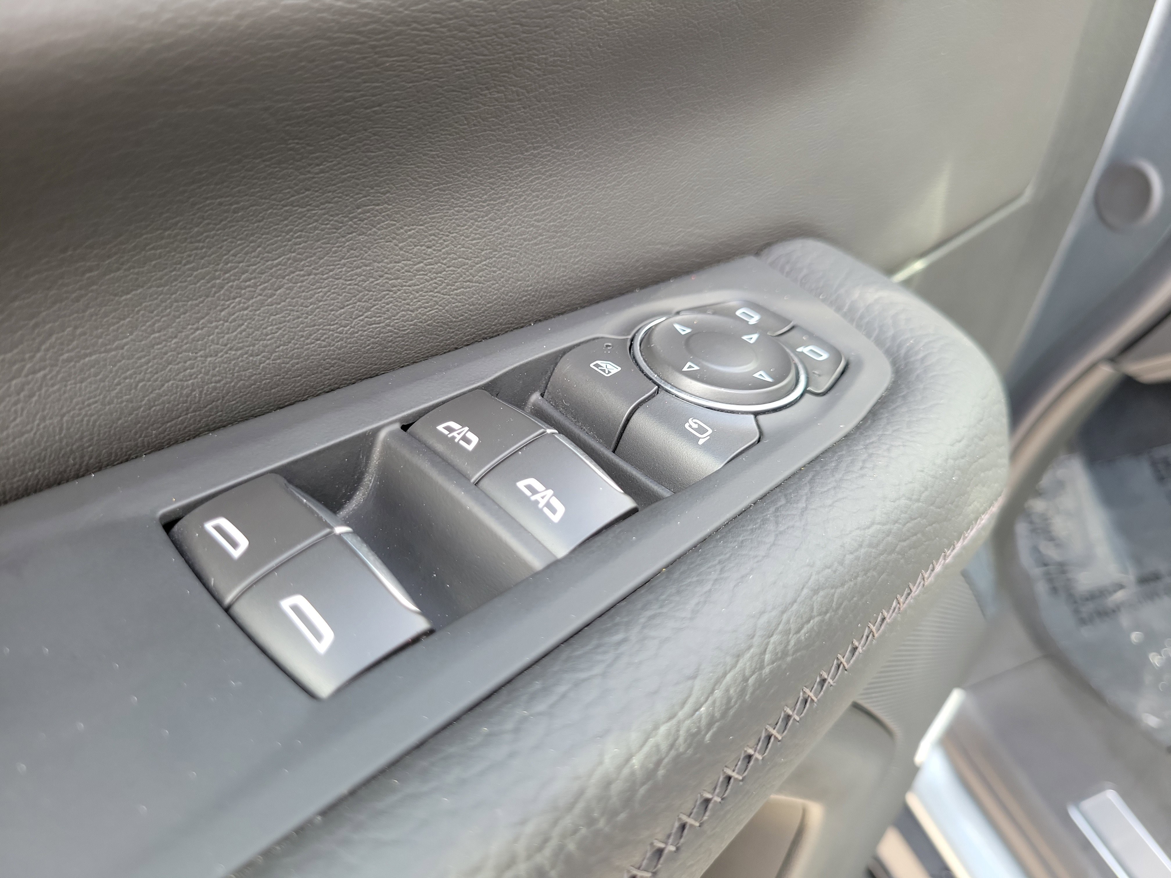 Used 2025 GMC Yukon XL Denali image 26