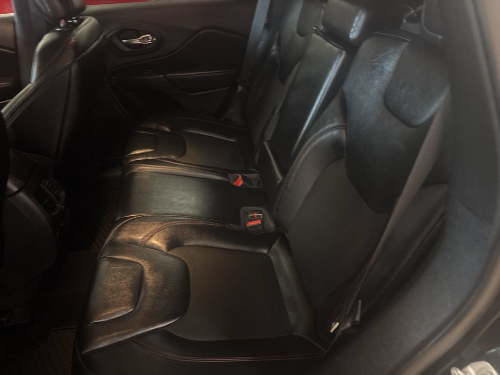 Used 2022 Jeep Cherokee Trailhawk AWD/4WD image 24