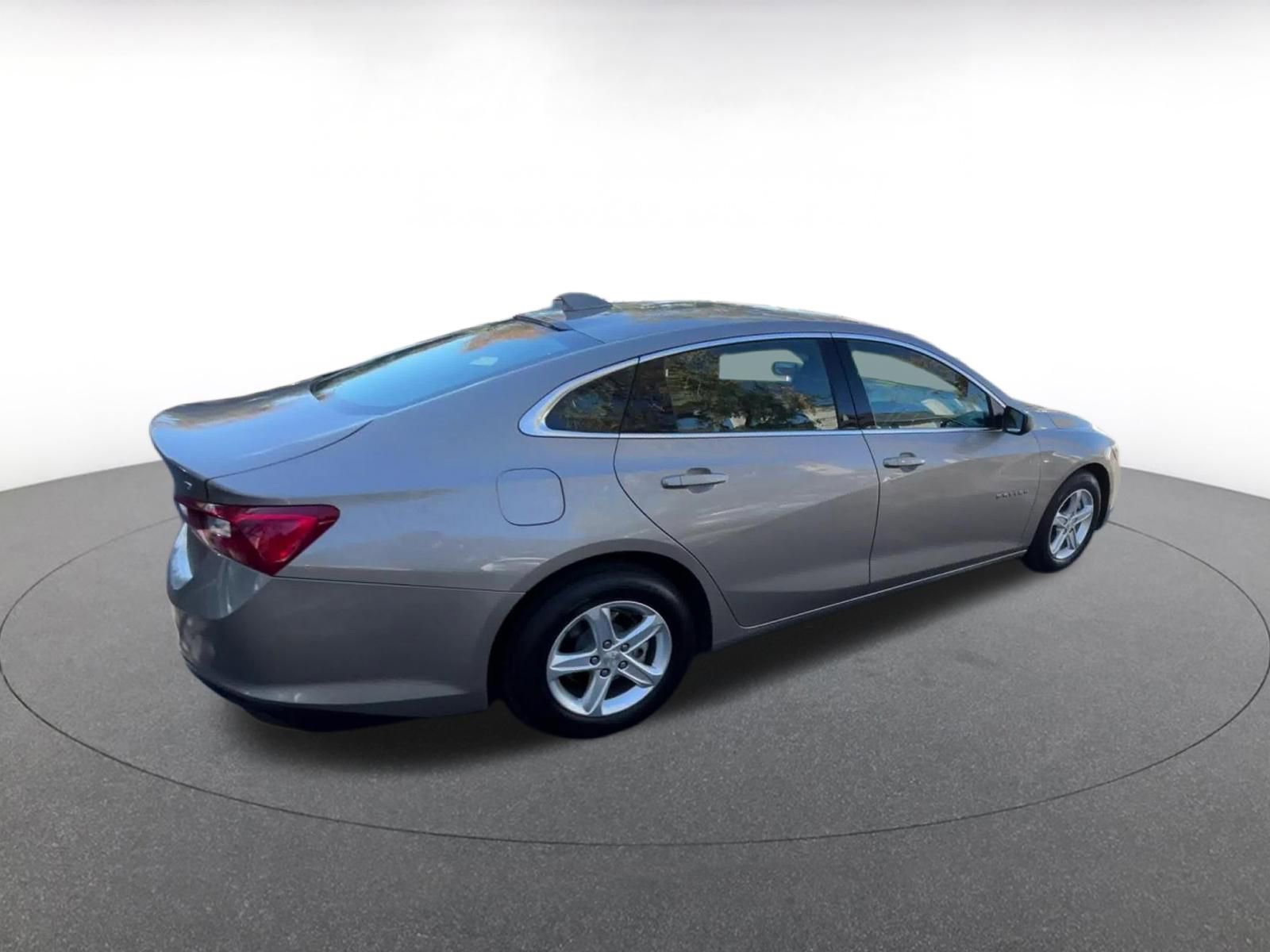 Used 2024 Chevrolet Malibu LT image 15
