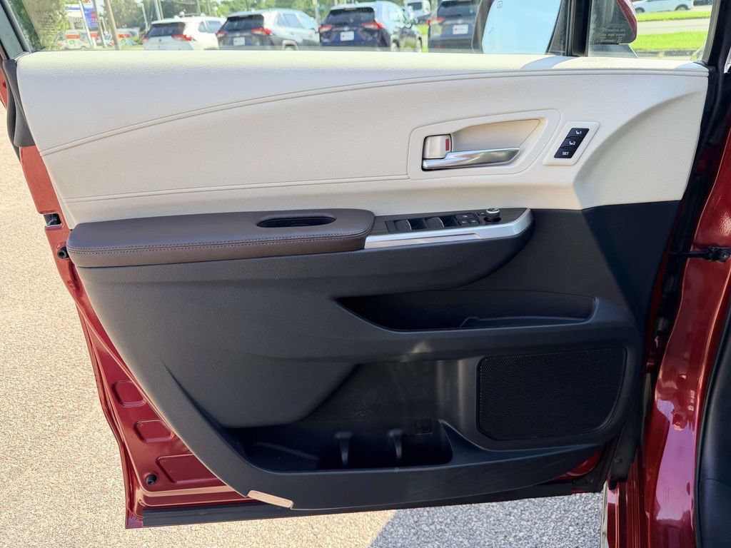 Certified 2021 Toyota Sienna Platinum AWD/4WD image 17