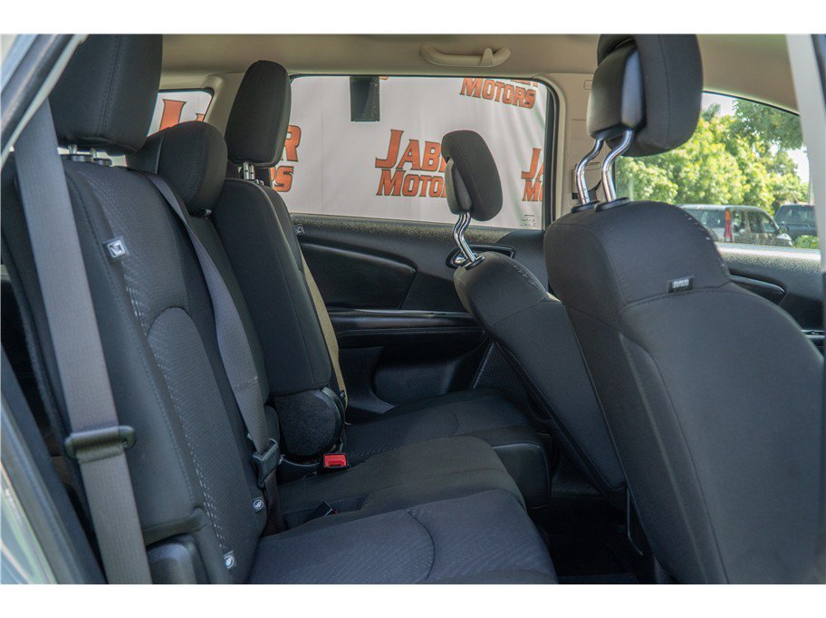 Used 2019 Dodge Journey SE FWD image 4